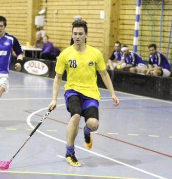 Larsy løper som vanlig et halvmaraton og blir belønnet med et mål og to målgivende (bilde hentet fra oblad.no)